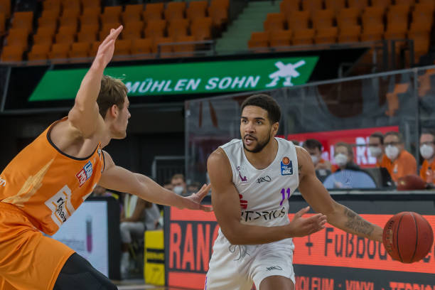 还更具权威 还更具权威