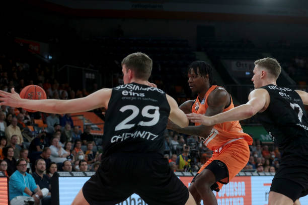 对抗通常会 对抗通常会